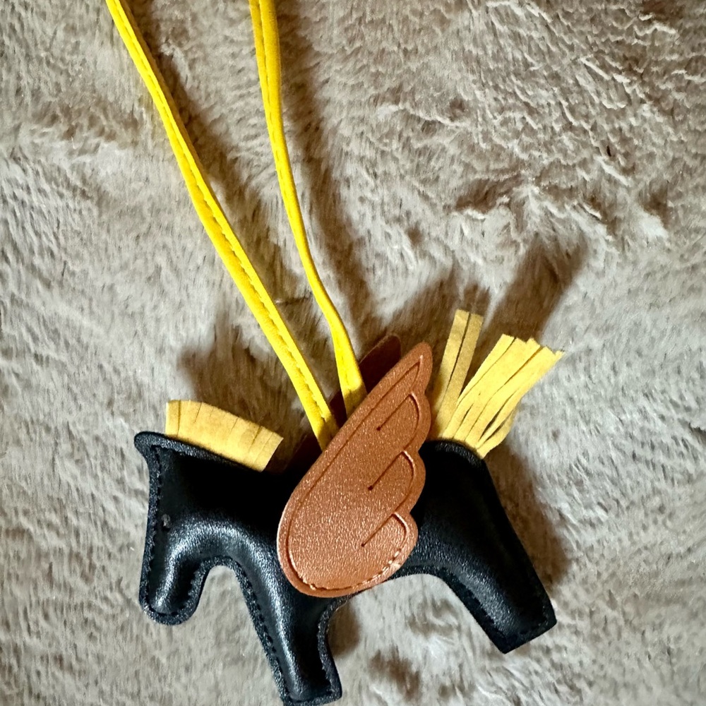 Genuine Leather Horse-Shaped Bag Charm/Keyring - Picture 4 of 7